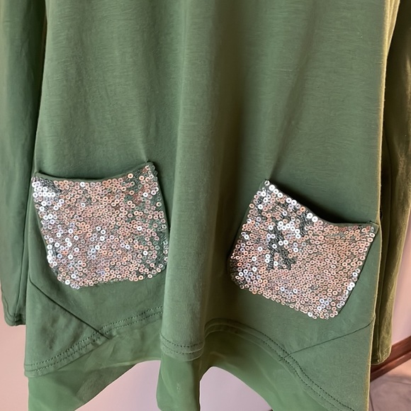 LOGO by Lori Goldstein relaxed fit sequins pockets tunic top green scoop neck SM - Picture 3 of 11